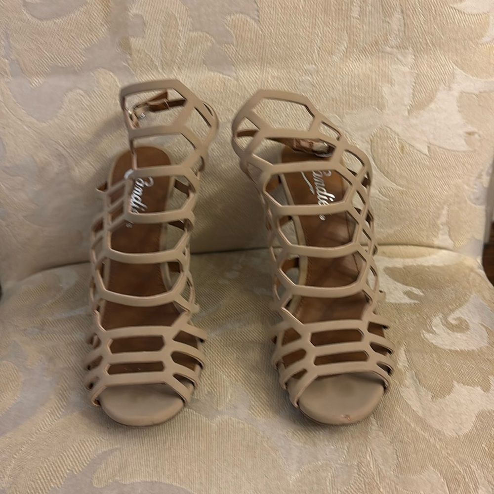 Candies women’s size 6 1/2 (US).